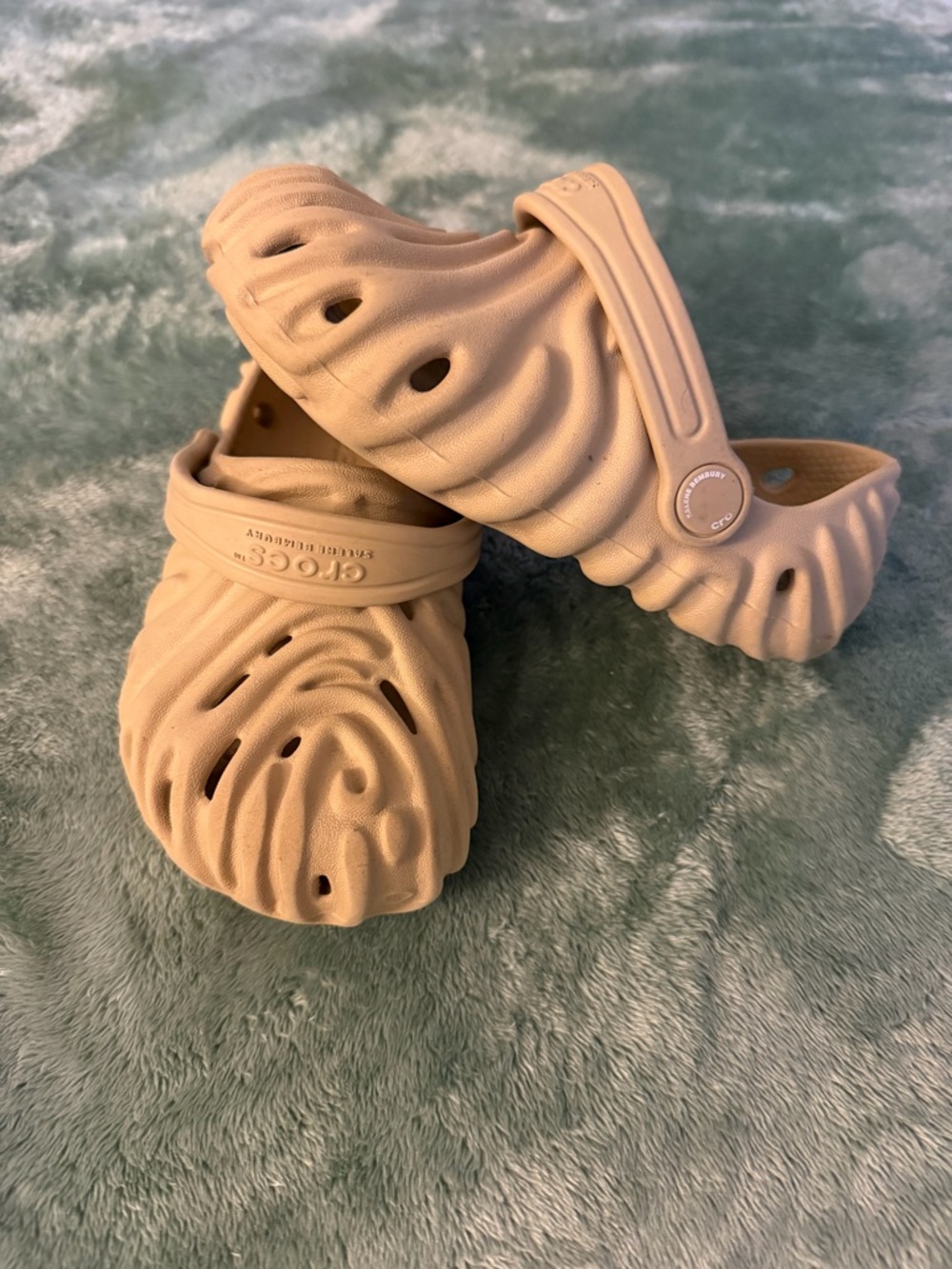 CROCS Kids Wave-Textured Clog in Beige